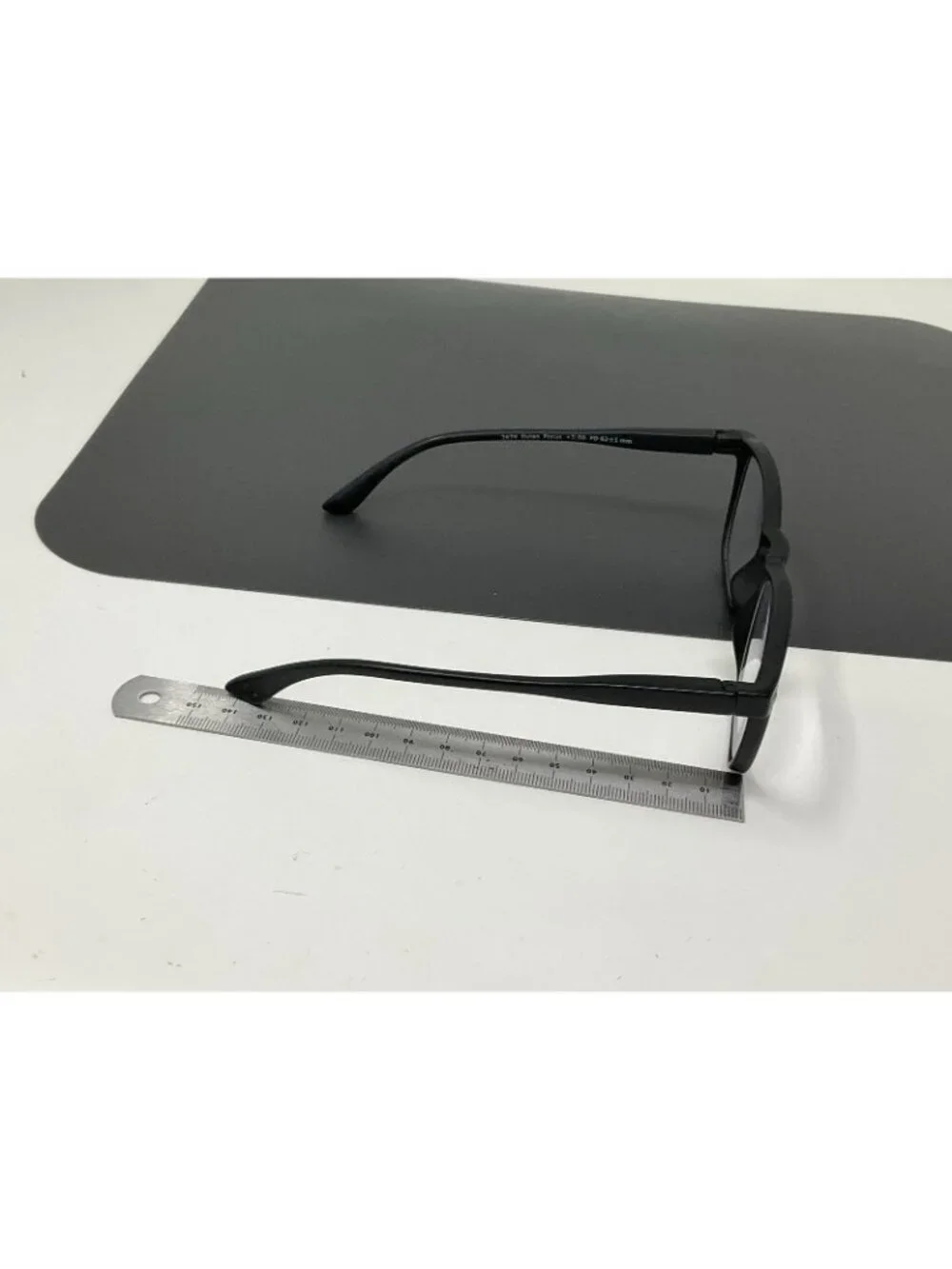 Peepers Dylan Focus Black Blue Light Filtering Readers +2.00